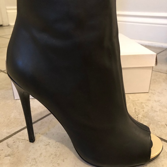 Never worn Steve Madden peep toe heels in size 10 - Picture 2 of 4